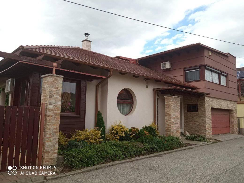Besenyei Apartman Шарвар Экстерьер фото