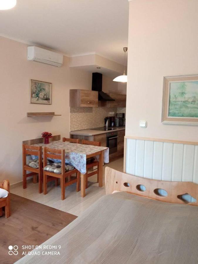 Besenyei Apartman Шарвар Экстерьер фото