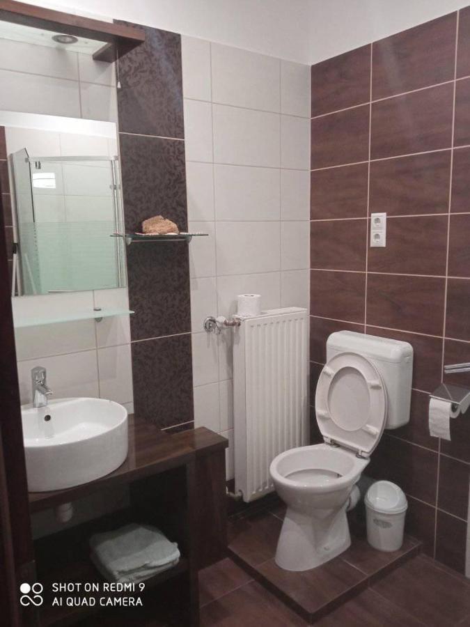 Besenyei Apartman Шарвар Экстерьер фото