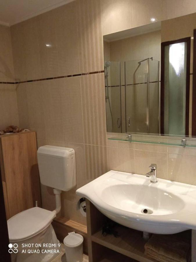 Besenyei Apartman Шарвар Экстерьер фото