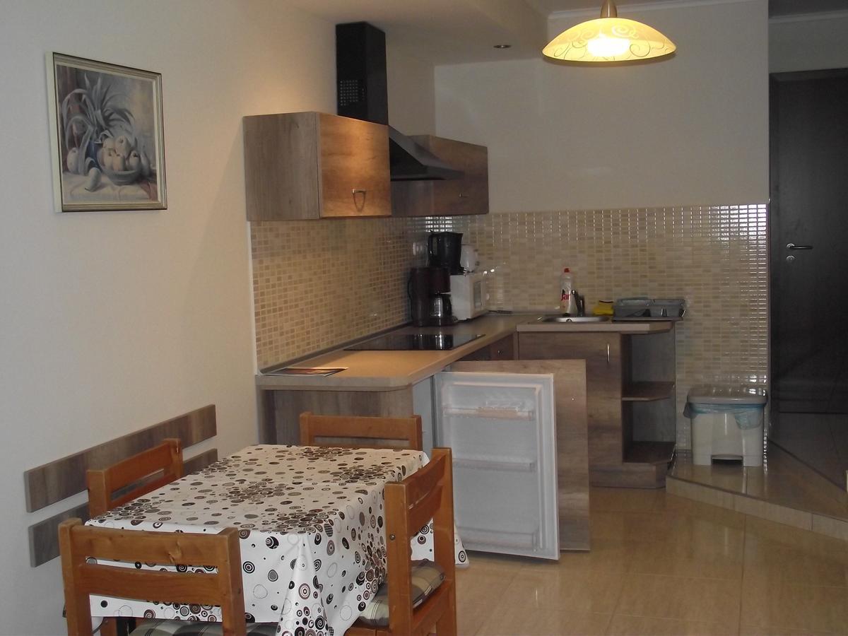 Besenyei Apartman Шарвар Экстерьер фото